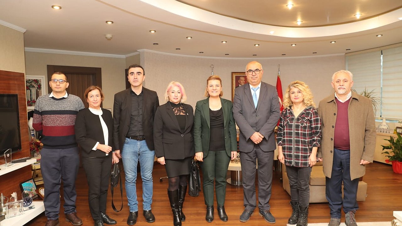 Başkan Hürriyet’e KESK üyelerinden nezaket ziyareti