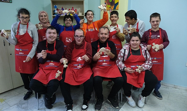 Özel çocuklara, ahşap oyuncak atölyesi etkinliği