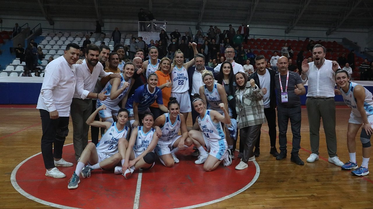 İzmitli Periler nefes kesen mücadelede lider Tarsus’u yendi