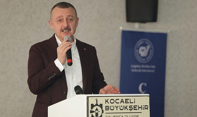 Üniversiteli gençler sordu, Büyükakın içtenlikle cevap verdi