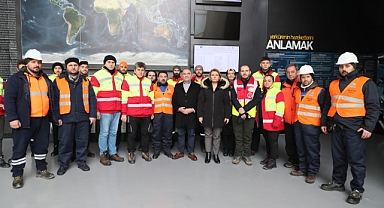 Başkan Hürriyet, Tarhan ve İzmit Belediyesi kurtarma ekipleri deprem bölgesine yola çıktı