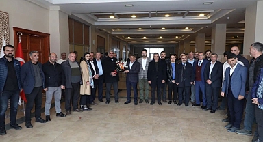 Başkan Şayir, çiçeklerle karşılandı