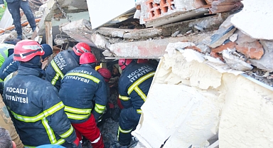 Büyükşehir 156 araç ve 524 personelle deprem bölgesinde