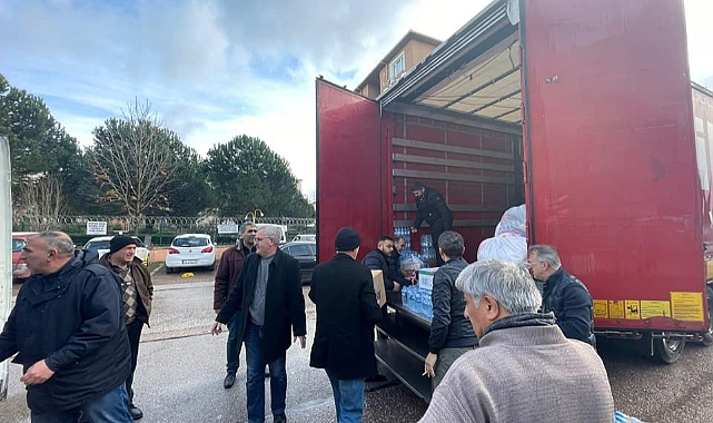 CHP Kocaeli depremzedelere ihtiyaç malzemelerini ulaştırmaya devam ediyor