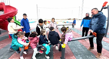 ''Çocuklar gülerse dünya güler''