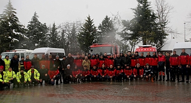 Deprem bölgesine ekipler gitmeye devam ediyor