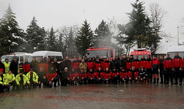 Deprem bölgesine ekipler gitmeye devam ediyor