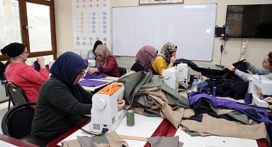 Depremzedeler için kışlık çocuk takımları