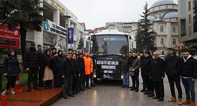 Gönüllü sağlıkçılar afet bölgesine gitmek için İzmit'ten yola çıktı
