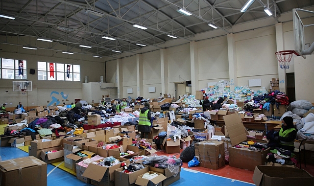 Günlük 300 aile ve 195 mahalleye yardım