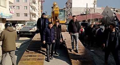 İzmit Belediyesi iş makineleri deprem bölgesi Kırıkhan’a ulaştı