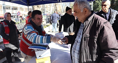 İzmit Belediyesi, Miraç Kandili’nde helva dağıttı
