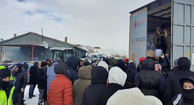 İzmit Belediyesi tırları deprem bölgesine ulaştı
