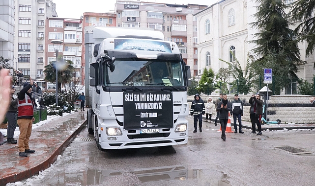 İzmit Belediyesi yardım noktalarından deprem bölgesine 13 tır yardım gönderildi