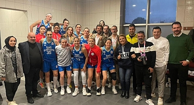 İzmit’in Perileri galibiyet serisine Yalova’da devam etti “61-71”