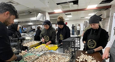 Marmara Kadın Kooperatifleri Birliği deprem bölgesinde yemek pişirdi