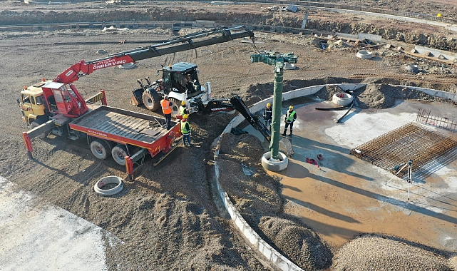 Milli İrade Meydanında çelik konstrüksiyon montajı yapılıyor