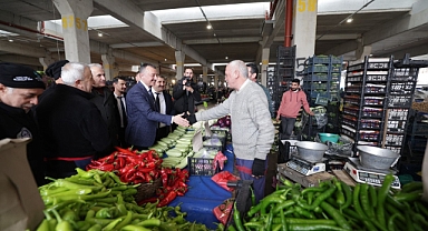 Başkan Büyükakın, Perşembe Pazarı'nı dolaştı