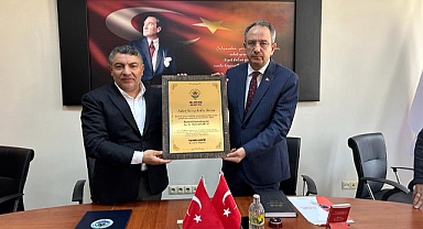 Başkan Şayir’den Kaymakam Kubilay’a fahri hemşerilik beratı