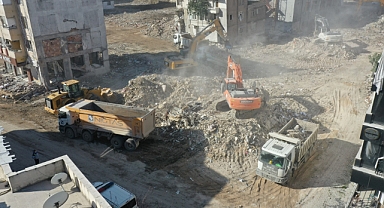 Büyükşehir Hatay'da enkaz kaldırma çalışmalarına devam ediyor