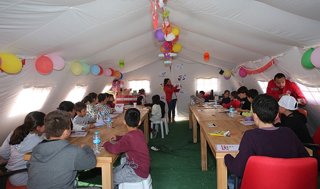 Defne'deki çadır kent sosyal yaşam alanına dönüştü