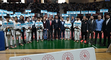 Gençler Türkiye Judo Şampiyonası'nın açılış seremonisi yapıldı