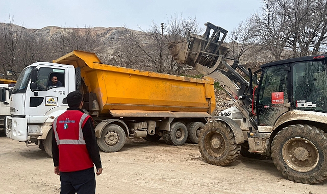 İzmit Belediyesi, Adıyaman’da yaraları sarmaya devam ediyor
