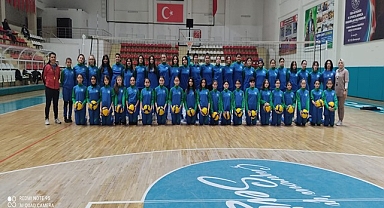 Midi voleybolcular finallerde