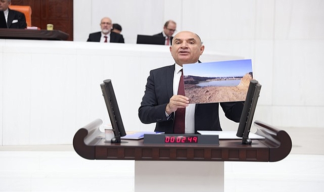 TARHAN: “DURAĞI VAR, METROSU YOK”