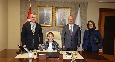 Başkan Büyükakın, makamını 4. sınıf öğrencisi Yayla'ya bıraktı