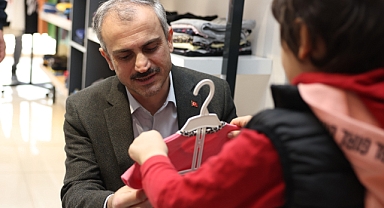 Belediyeden yetim çocuklara bayramlık