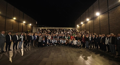 Erzurumluların iftar programına yoğun katılım