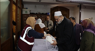 İzmit Belediyesi, hacı adaylarını hediyelerle uğurladı