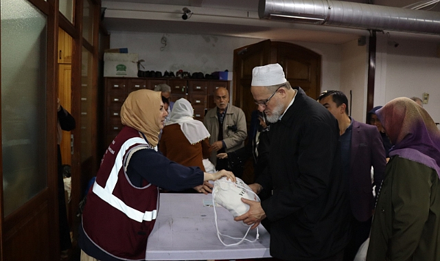İzmit Belediyesi, hacı adaylarını hediyelerle uğurladı