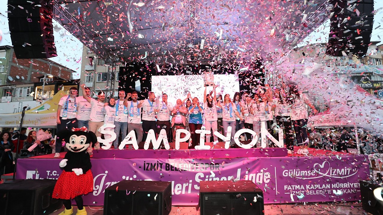 İzmit Şampiyonluk coşkusunu doyasıya yaşadı