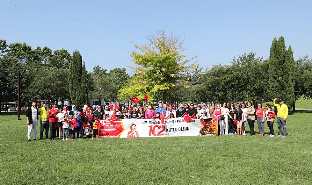 Başkan Hürriyet, 102. Yıl yürüyüş etkinliğinde kadınlarla bir araya geldi