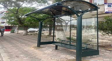 Büyükşehir 12 ilçede durakları yeniliyor
