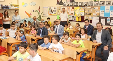 Çiftçi, miniklerin karne heyecanına ortak oldu