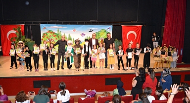 Gebze'de emeği anlatan oyunu çocuklar sahneledi
