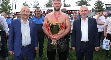 Hünkar Çayırında Kazanan Başpehlivan Nedim Gürel