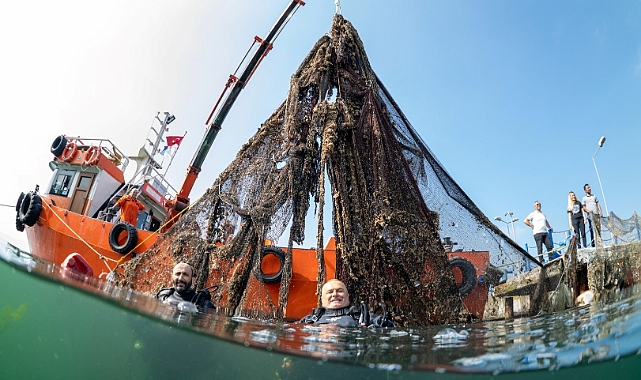 İzmit Körfezinden 5 ton hayalet ağ çıkarıldı