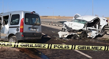 Şanlıurfa'da otomobil ile hafif ticari aracın çarpıştığı kazada 5 kişi yaralandı