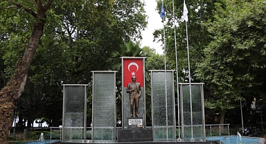 Atatürk heykelinin bakımı tamamlandı