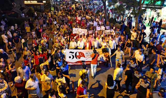 Binlerce İzmitli Zafer Kortejinde gururla yürüdü