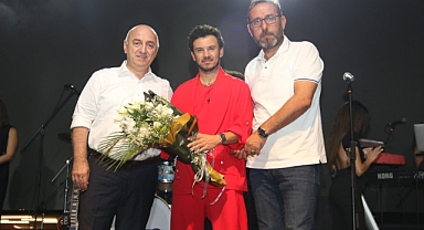 Buray, Darıca'da müzik dolu bir gece yaşattı