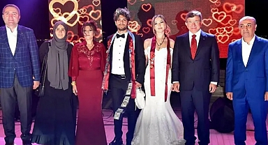DÜĞÜN DEĞİL ADETA KARNAVAL… YILIN DÜĞÜNÜNE KATILANLAR ÇOK ŞANSLIYDI