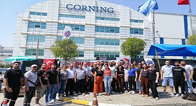 EMEP Milletvekili İskender Bayhan Corning grevini ziyaret etti