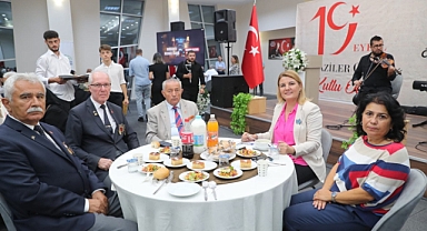 Başkan Hürriyet, kahraman gazilerimiz ve aileleriyle bir araya geldi