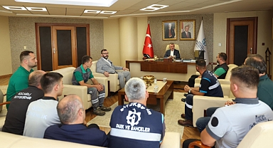 Geçici işçilerin beklediği müjdeli haberi Başkan Büyükakın duyurdu