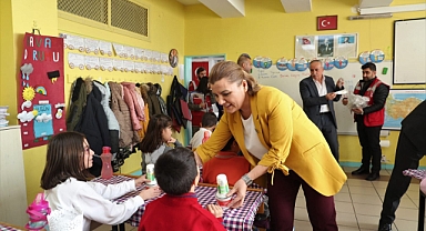 Hürriyet: Her öğrenciye ücretsiz yemek vermek için her okul ve veliye ulaşmaya çalışıyoruz! 